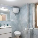 Seventeen Apartment *